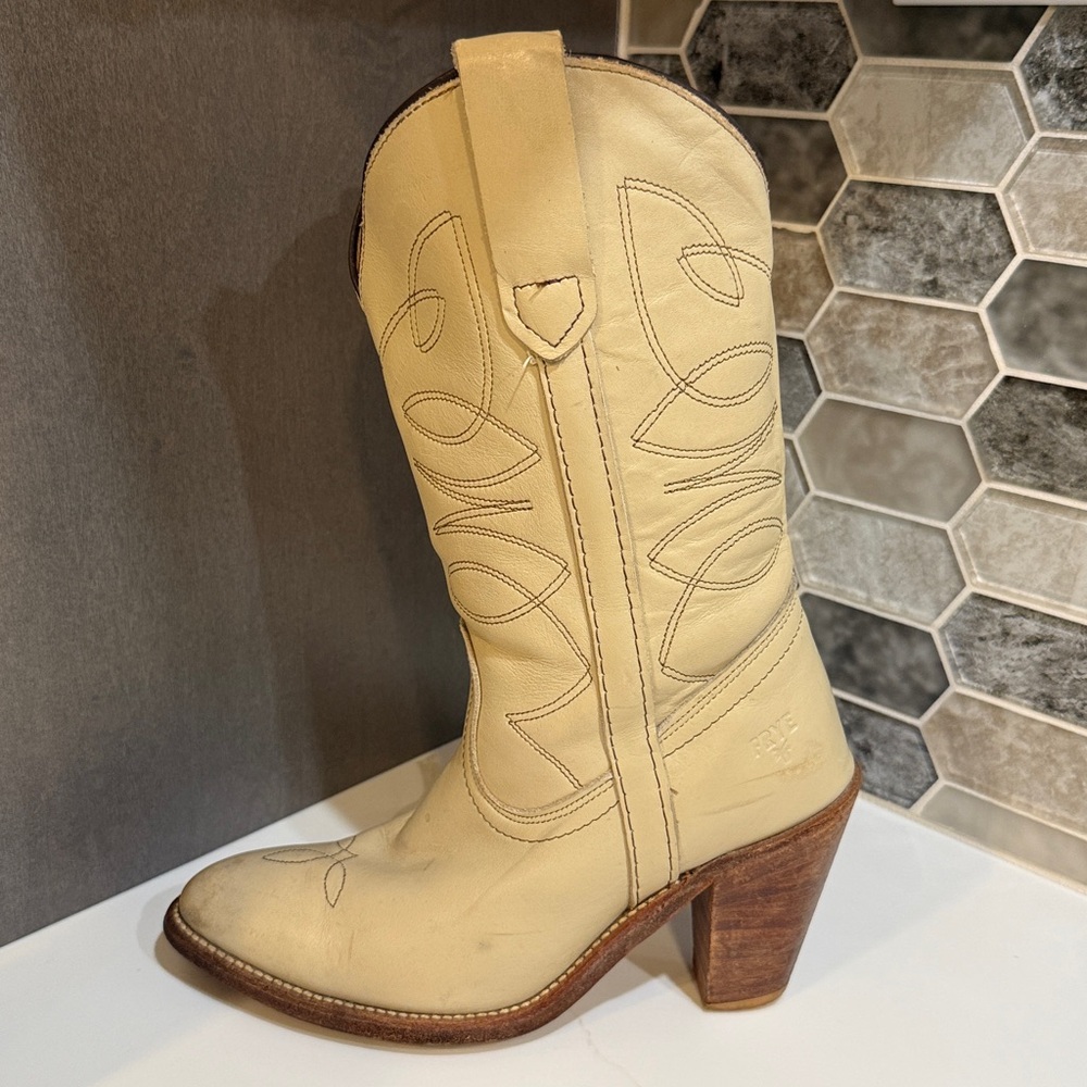 Frye Boots Women’s Cream Leather Mid Calf Western Boho Vintage Boots Sz 5 1/2 - Picture 10 of 13